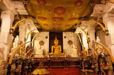 Kandy Temple | achinilankatravels.com